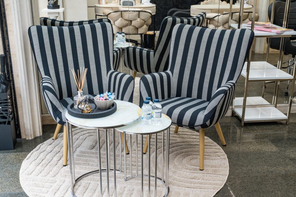 Луксозен интериор на салон за красота София център - зона за изчакване S&S Deluxe signature beauty