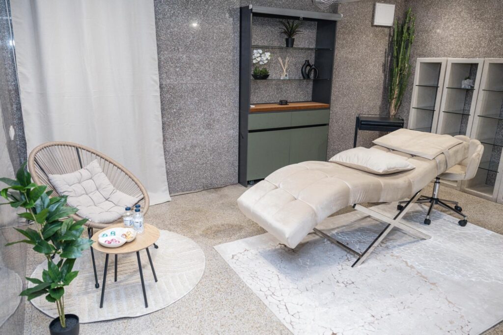 Удължаване на мигли от експерти в салон за красота S&S Deluxe Signature Beauty - София